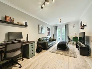 Lounge- click for photo gallery